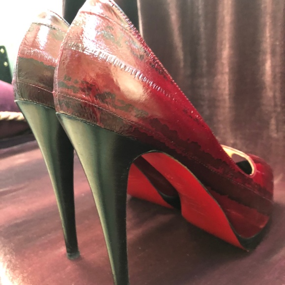 Louboutin Burgundy peep-toe pumps - Picture 6 of 8